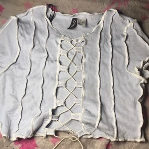 BLUE LACED DETAILED CROP TOP.